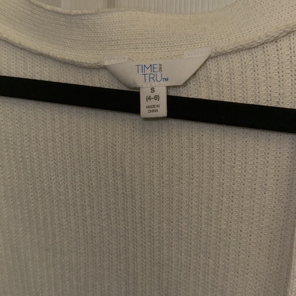 Cropped button up knit sweater. - Picture 3 of 5